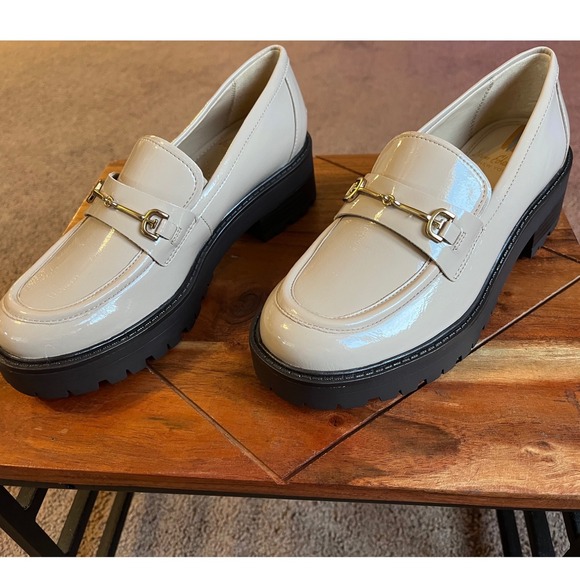 Sam Edelman Tully Lug Sole Loafers Chai Latte Patent Leather Women 5.5  NWB - Picture 2 of 13